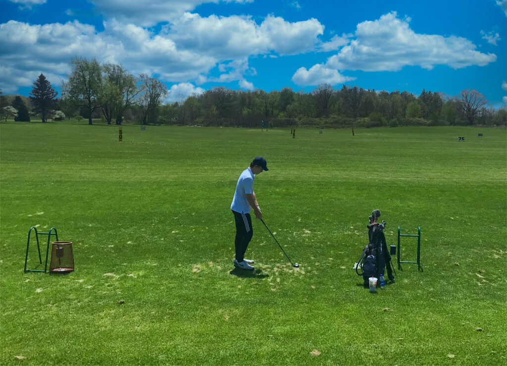 Junior_Golf_using_driving_range1a